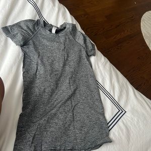 LULULEMON swiftly tech short sleeve (size 2 , NEW YORK on back)